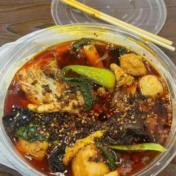40元麻辣烫打包费收11块，这笔“隐形利润”竟成外卖生意的“潜规则”？