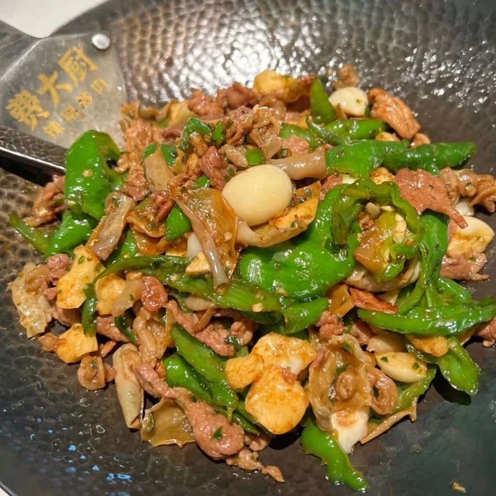 200多家门店连夜撤招牌，费大厨的“王冠”要掉了吗？