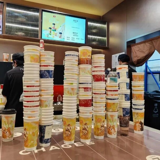 立秋首日，奶茶店集体爆单，一小时爆单超1000杯，今年谁能笑到最后？