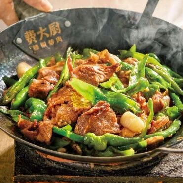 费大厨一盘辣椒炒肉卖200元，中餐出海开始不靠“便宜”了？