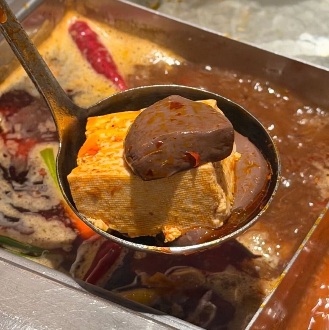 40块吃饱还要“锅底有肉”：4.8万家小火锅的价格战，被一锅汤逼醒了？